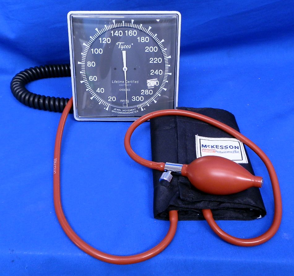 sphygmomanometer-w-blood-pressure-cuff